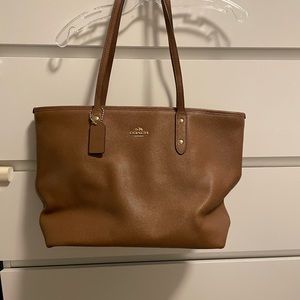 coach medium tote bag